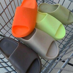 YEEZY SLIDES PALLET 23 YEEZY SLIDES PALLET - Image 5