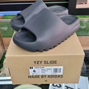 YEEZY SLIDES PALLET 29 YEEZY SLIDES PALLET - Image 11