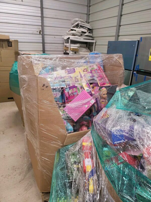 toys-liquidation-pallet-free-shipping.jpg Toys pallet with free shipping – LEGO, Barbie, action figures, games and returns