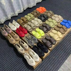 YEEZY SLIDES PALLET 32 YEEZY SLIDES PALLET - Image 14