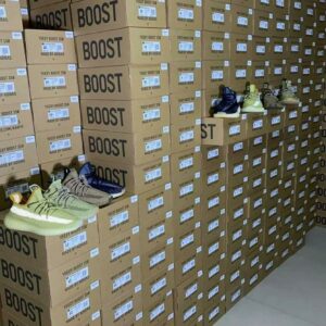 YEEZY SHOES PALLET - Image 23
