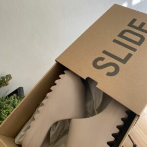 YEEZY SLIDES PALLET 37 YEEZY SLIDES PALLET - Image 19